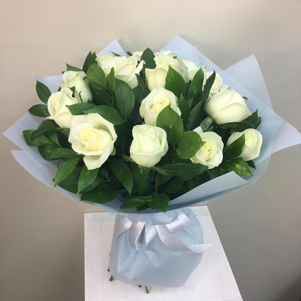 Букет 15 Белых роз Проуд в Щелкане