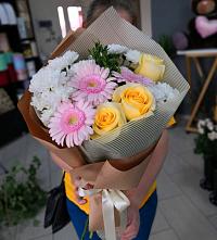 Букет цветов из:  Герберы, Розы и Хризантемы в Щелкане
