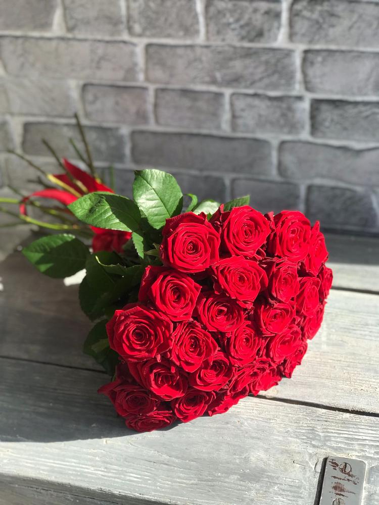 Букет Красные розы Фридом в Щелкане