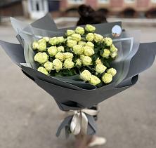 Букет Белые кустовые розы Солинеро в Щелкане