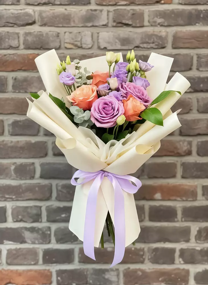 Букет цветов из: Лизиантусы и Розы в Щелкане