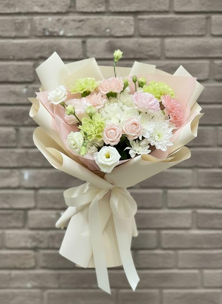 Букет цветов из: Гвоздики, Розы, Лизиантусы и Хризантемы в Щелкане