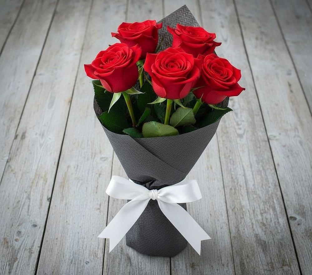 Букет 5 Красных роз Эдлесс Лав в Щелкане