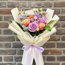 Букет цветов из:  Лизиантусы и Розы в Щелкане