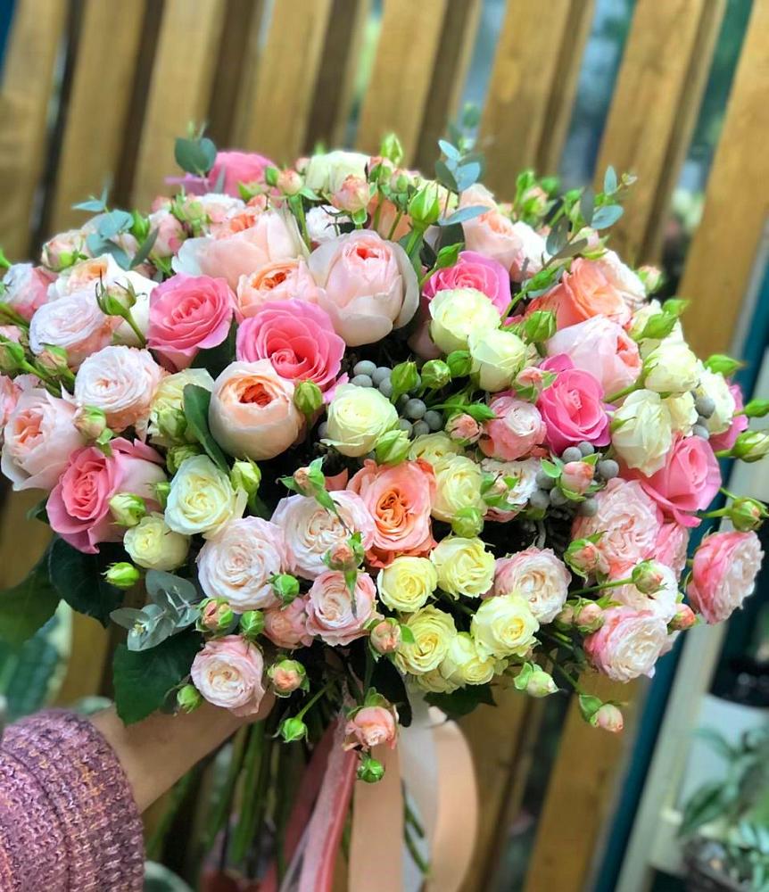 Букет цветов из: Розы в Щелкане