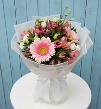 Букет цветов из:  Герберы, Альстромерии и Лизиантусы #REPLACE_PRED# Щелкане