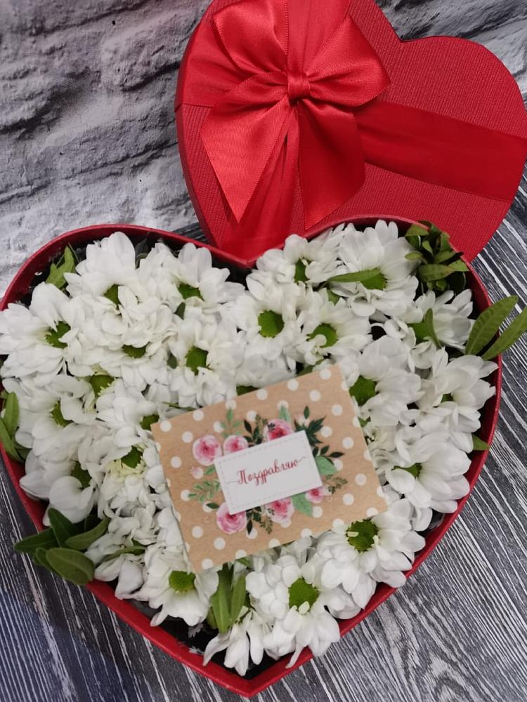 Цветочная композиция из Хризантемы в виде сердца в Щелкане