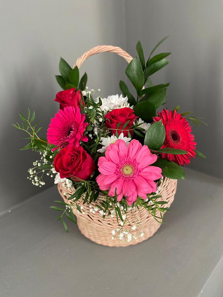 Цветочная композиция из Розы, Хризантемы и Герберы в корзине в Щелкане