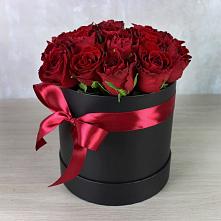 Цветочная композиция из Розы в шляпной коробке в Щелкане