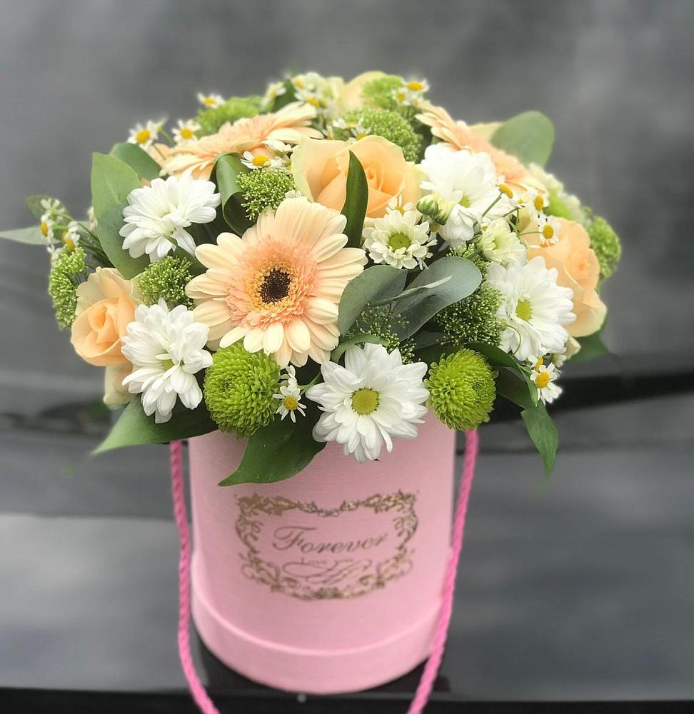 Цветочная композиция из Розы, Герберы и Хризантемы в шляпной коробке в Щелкане