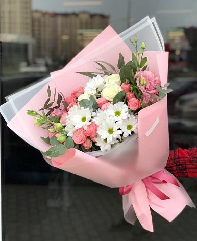 Букет цветов из: Розы, Лизиантусы и Хризантемы в Щелкане